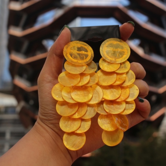 New Natural Shell yellow Deco Chandelier Earrings - Picture 3 of 7